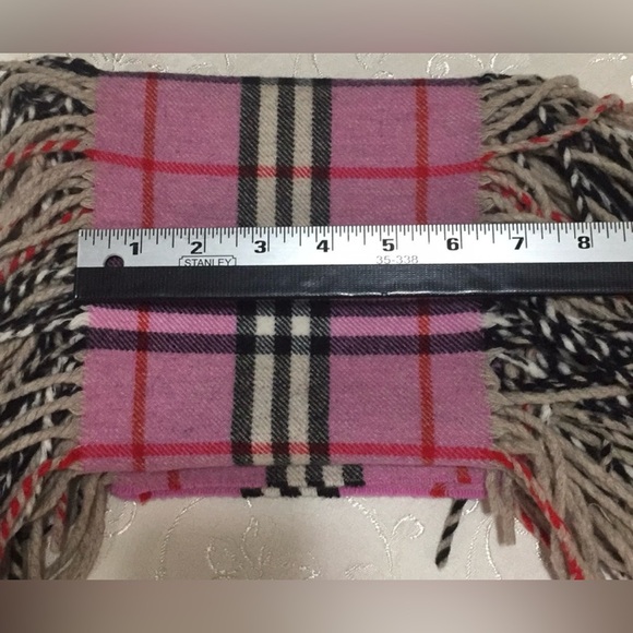 Pink plaid authentic Burberry scarf with fringe - Picture 3 of 6